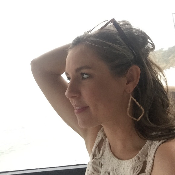 Meet your Posher, Julia - Picture 2 of 5